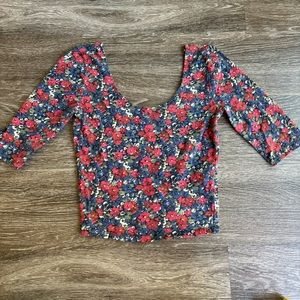 Hollister Red Floral Crop Top Sz: XS